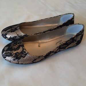 Madeline Stuart 7.5 W rose gold lace ballet flats